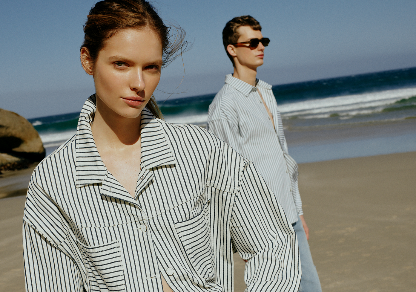 Colin’s, yaz aylarında gardıroplara ferahlık ve stil katan doğal dokulu,