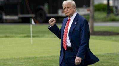 ABD Başkanı Donald Trump Çin ile karşılıklı tarife artışlarıyla tırmanan