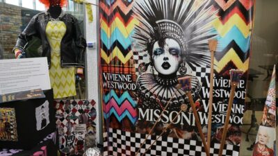 KO-MEK Moda Akademisi’nin mezunları, açtıkları "Vitrin Bir Sahne" sergisinde moda