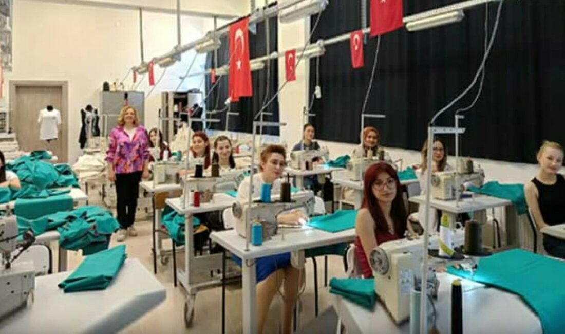 Trakya Üniversitesi Teknik Bilimler Meslek Yüksekokulu öğrencileri, uygulamalı eğitimlerini üniversitenin