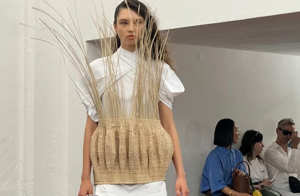 Altı ay önce Floransa’da “bu son canlı defilem” demişti. Ancak