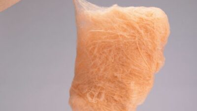 Moda endüstrisinin çevresel ayak izini ve emisyonlarını azaltmak için çözümler