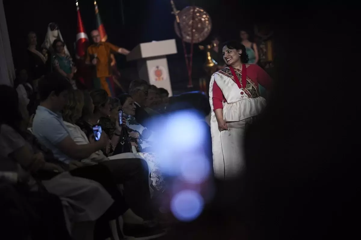 Sri Lanka ve Türk kültürlerini bir araya getiren "Renklerin Rapsodisi"