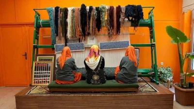 Bünyesinde turizm, kuyum, deri, seramik, halı, tekstil, yeme-içme ve madencilik