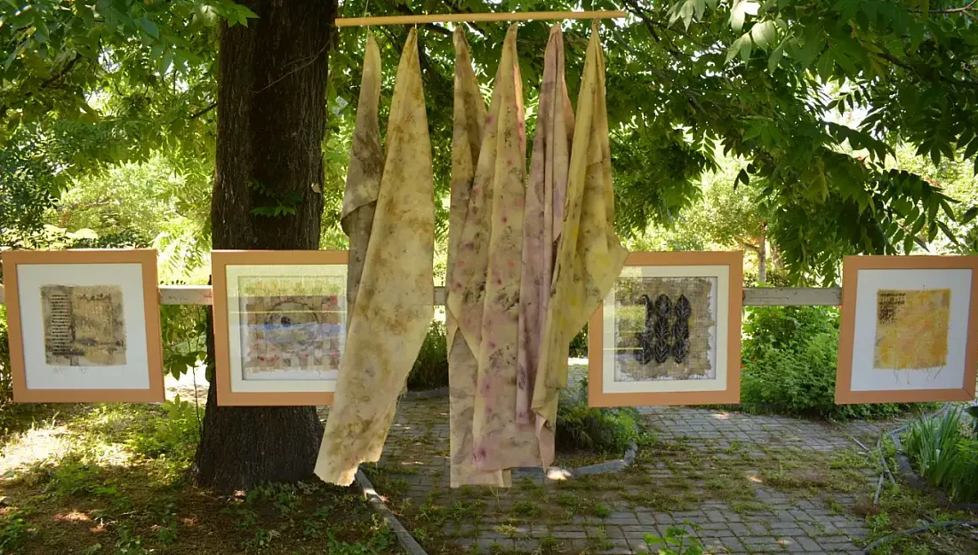 Doğa ve tekstil sanatı Ege Üniversitesi Botanik Bahçesi'nde sanatçı Ayçin