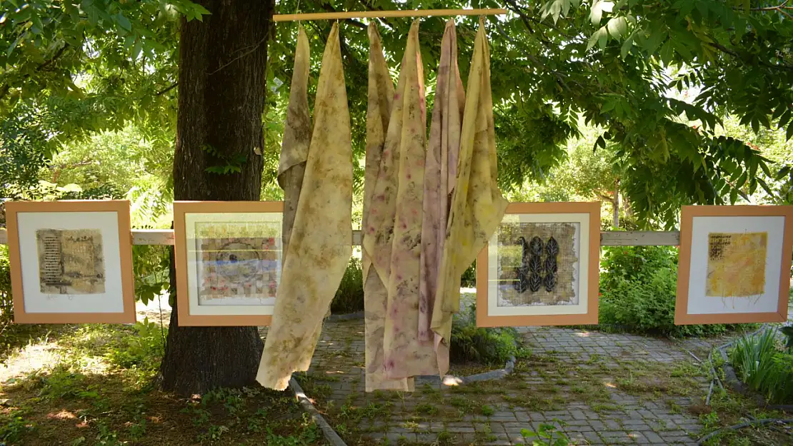 Doğa ve tekstil sanatı Ege Üniversitesi Botanik Bahçesi'nde sanatçı Ayçin