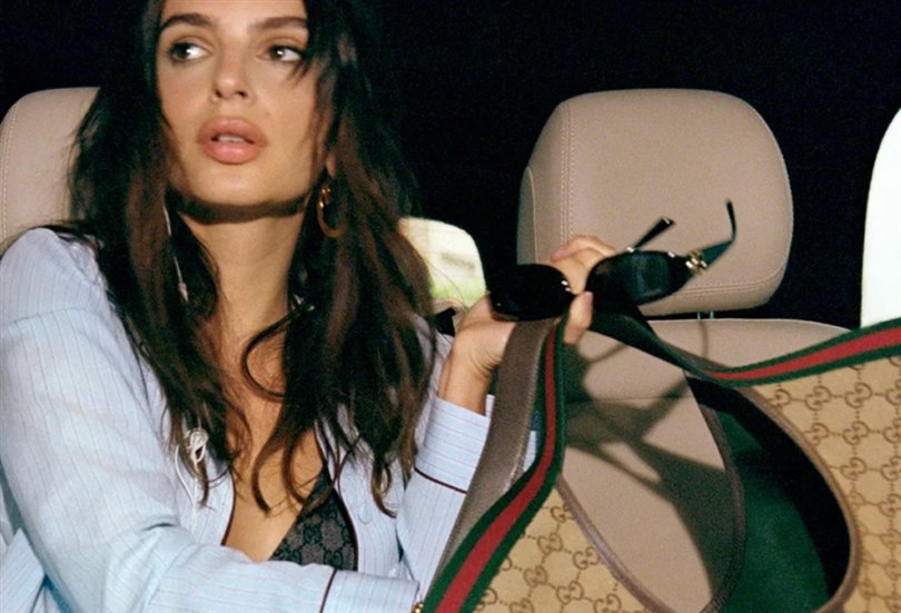 Amerikalı model Emily Ratajkowski, Gucci'nin klasik Monogram'ını kutlayan son kampanyasında
