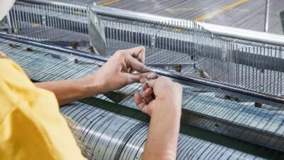 Tekstil ve hazır giyim sektörlerindeki daralma devam ederken, makine imalatı