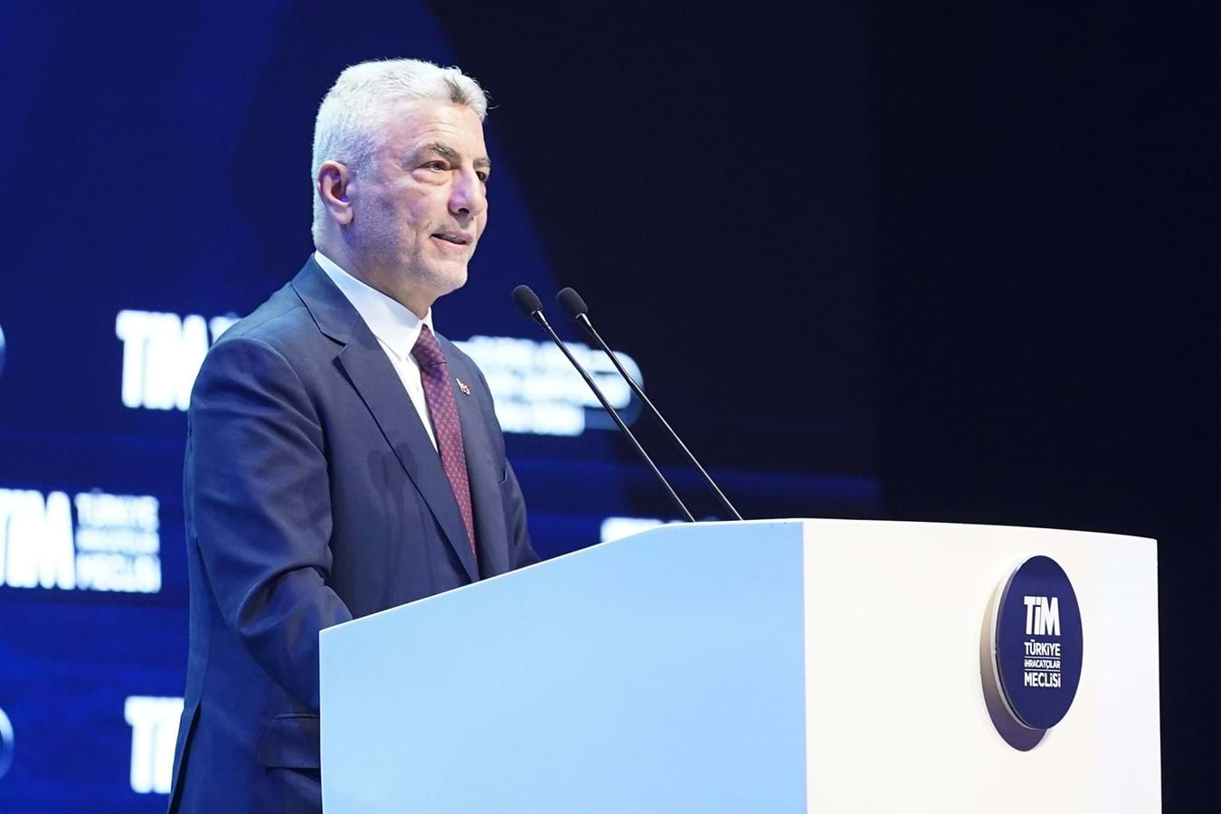 Ticaret Bakanı Ömer Bolat, ihracatın büyük sınamalara rağmen artarak yoluna