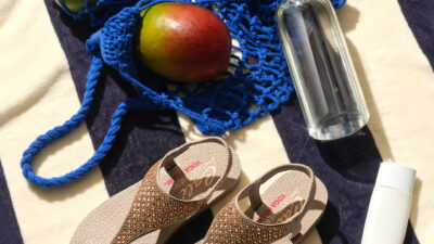 Sıcak havaların vazgeçilmez parçaları terlik ve sandaletler, yaz enerjisini Skechers