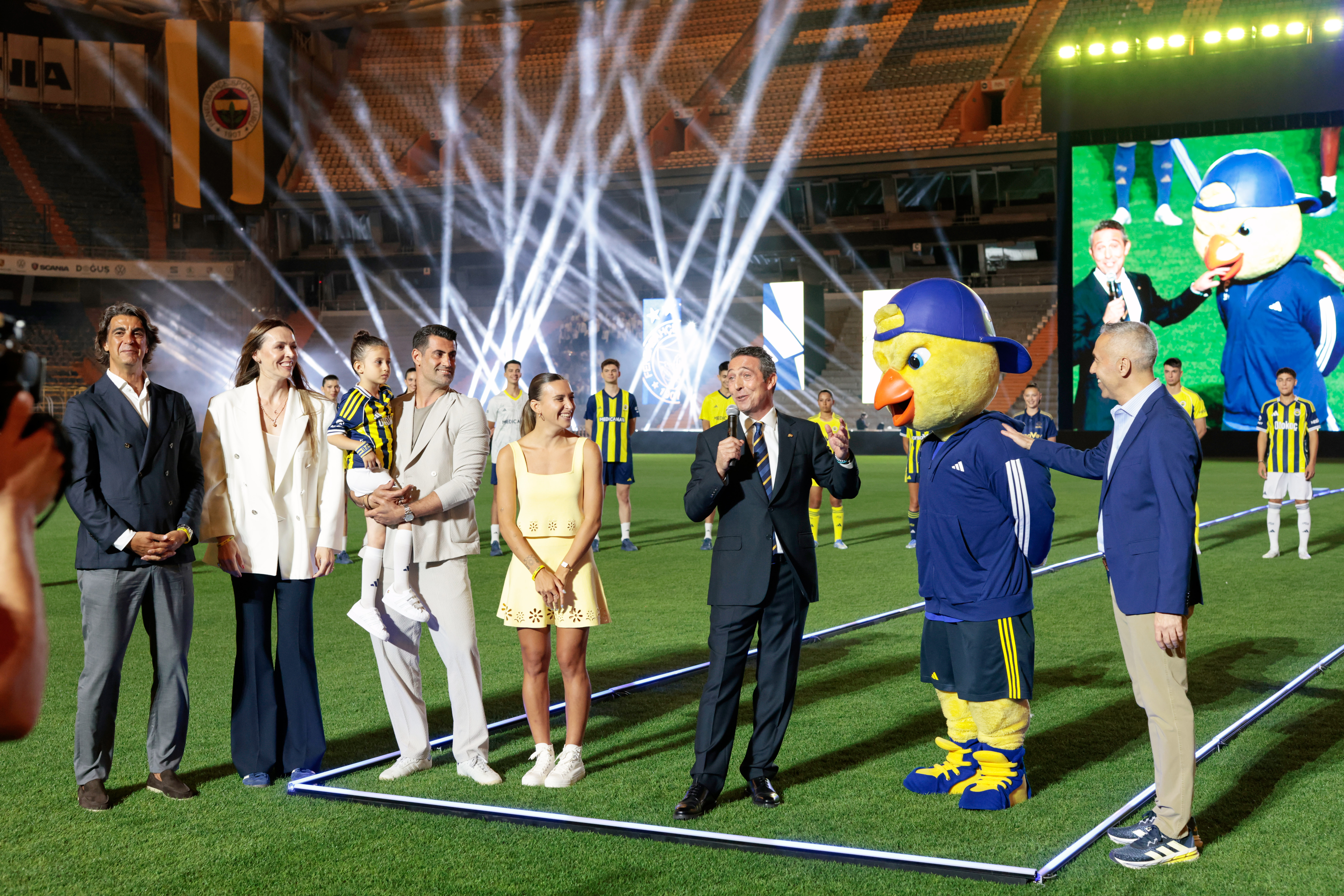  adidas ile Fenerbahçe Spor Kulübü arasında futbol, basketbol, voleybol