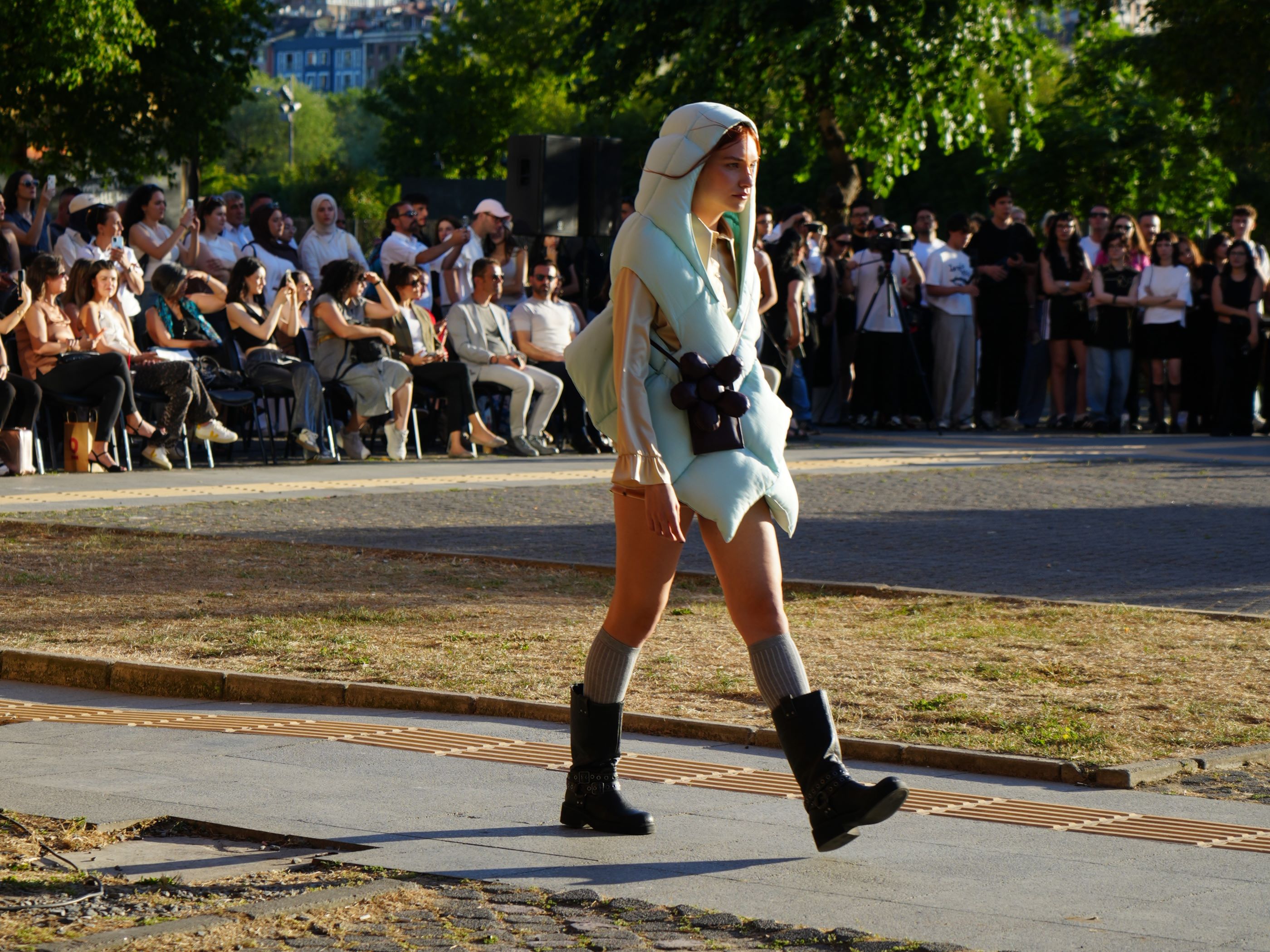 İstanbul Bilgi Üniversitesi Tekstil ve Moda Tasarımı Bölümü öğrencileri, bireysel