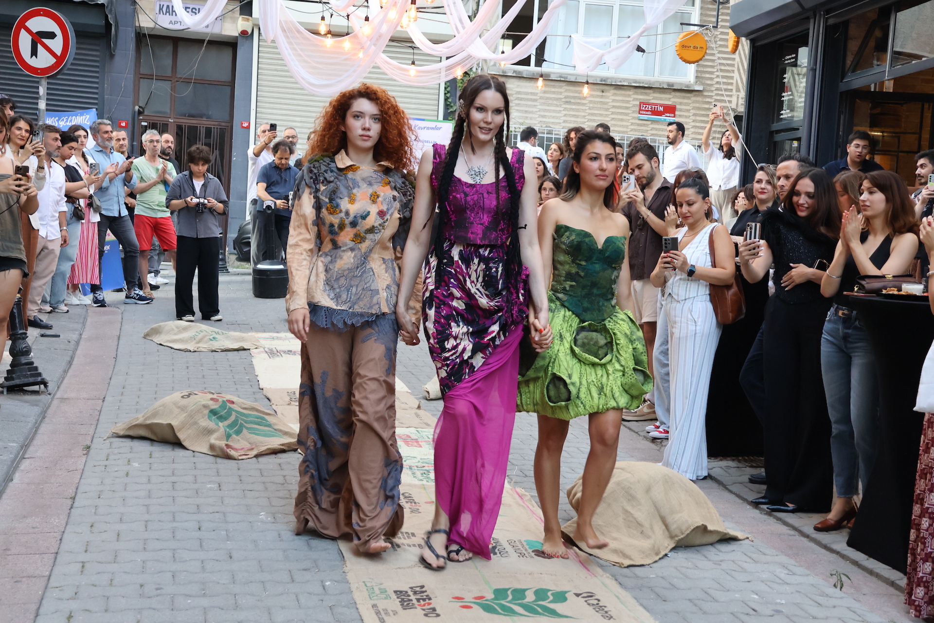 Sürdürülebilir bir moda sektörü yaratma amacıyla yola çıkan Döngüsel Moda