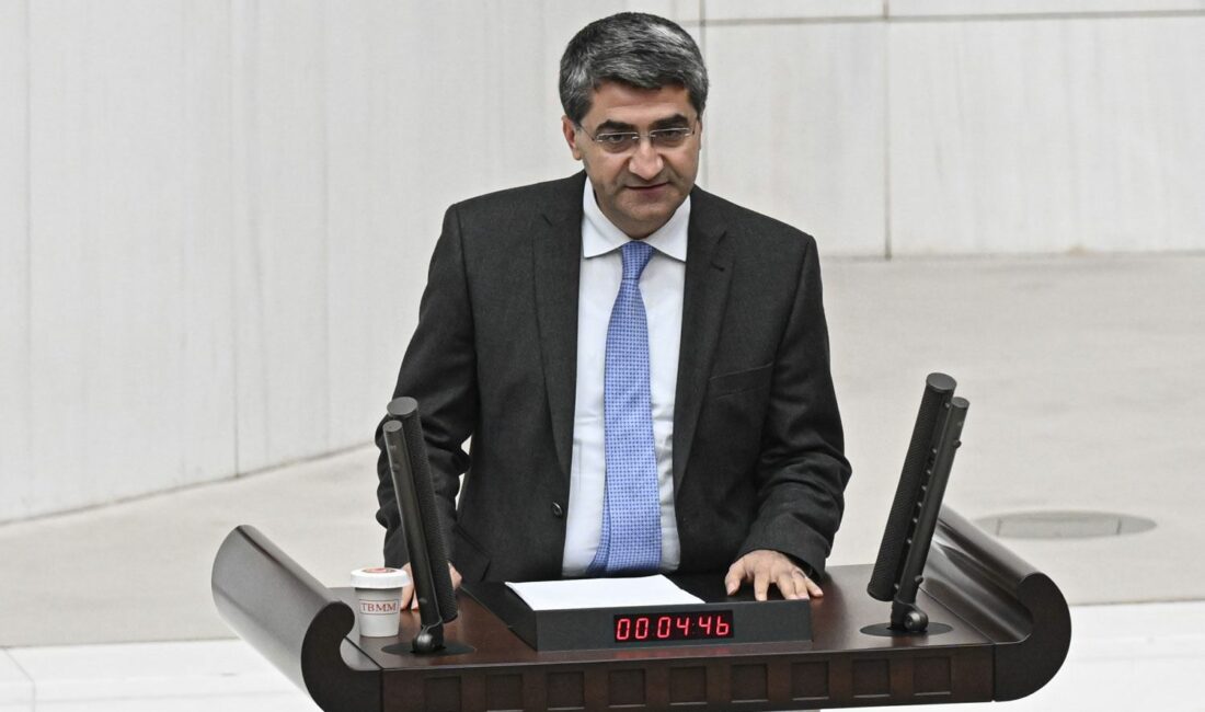 Yeni Yol Partisi Grup Başkan Vekili Mehmet Emin Ekmen, tekstil