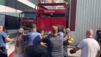 Bursa'nın Yıldırım ilçesindeki bir tekstil atölyesinin çatısında yangın çıktı. Atölyenin