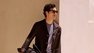 Doğallığın zarafetle buluştuğu, hafifliğin stil haline geldiği bir yazı anlatan