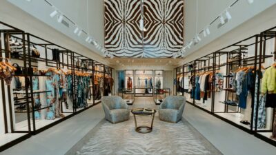 İtalyan moda devi Roberto Cavalli, İbiza'nın enerjik ve lüks atmosferine