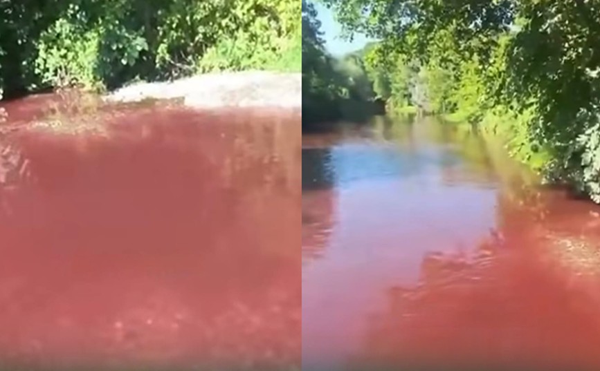 Sakarya'nın Akyazı ilçesinden geçen Mudurnu Çayı’nın rengi kızıla dönmesine tekstil