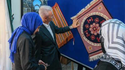 Karaman'da 66 yaşındaki Cemile Yiğitoğlu'nun geleneksel kök boya teknikleriyle hazırladığı