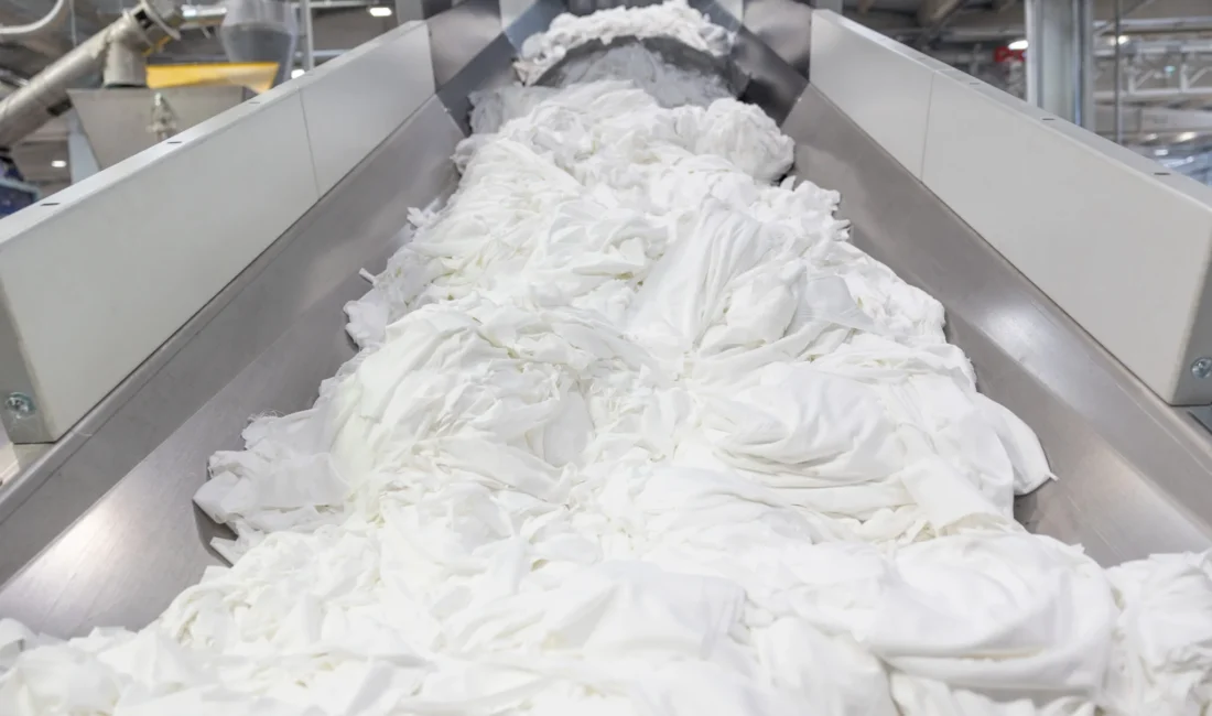 Sanko Holding, Gaziantep’te 200 milyon dolarlık yatırımla kurduğu tekstil geri dönüşüm fabrikasıyla,