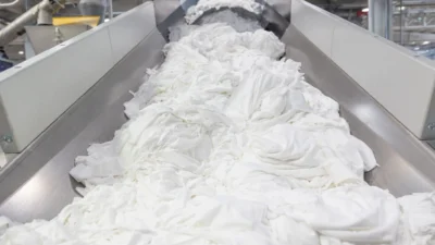 Sanko Holding, Gaziantep’te 200 milyon dolarlık yatırımla kurduğu tekstil geri dönüşüm fabrikasıyla,