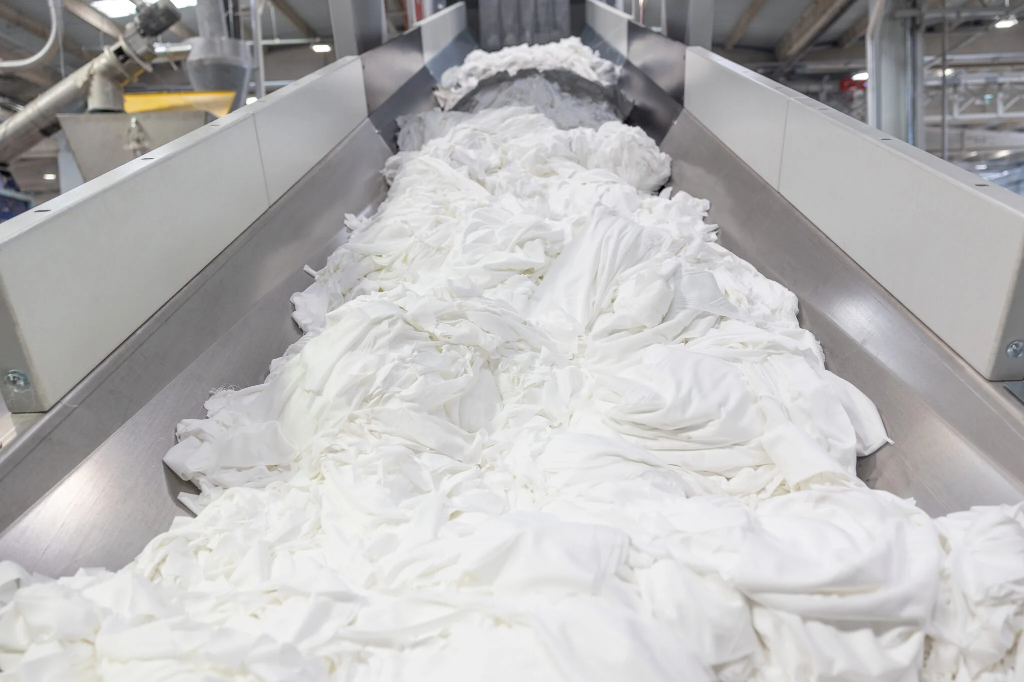 Sanko Holding, Gaziantep’te 200 milyon dolarlık yatırımla kurduğu tekstil geri dönüşüm fabrikasıyla,