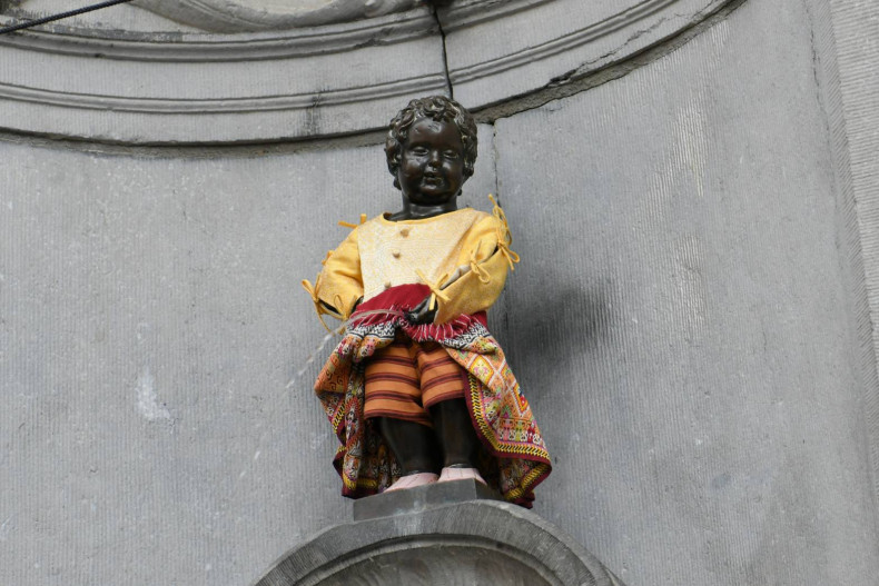 Brüksel’in 550 yıllık simgesi Manneken Pis, bu kez Tayland tekstilleriyle