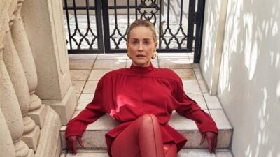 67 yaşındaki efsanevi oyuncu Sharon Stone, Mugler’ın 1990'ların gerilim filmlerinden