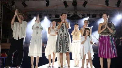 Denizli'nin tekstil merkezi Buldan, geleneksel kumaşlarını modern tasarımlarla buluşturan görkemli bir