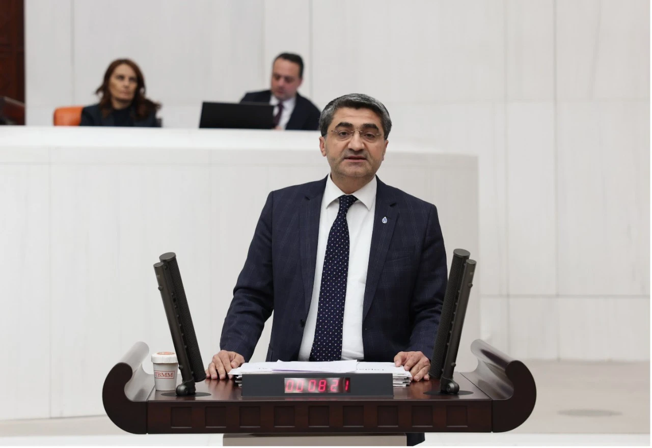 Yeni Yol Partisi Grup Başkan Vekili Mehmet Emin Ekmen, tekstil