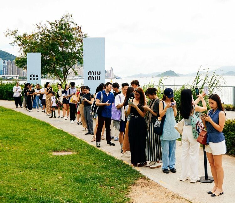 Yazılı kelimenin gücünü yansıtan Miu Miu Yaz Okumaları; Pekin, Hong