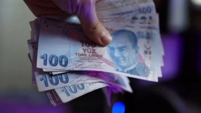 Moody's, Türkiye'nin kredi notunu B1'den Ba3'e yükseltirken, görünümünü "pozitif"ten "durağan"a