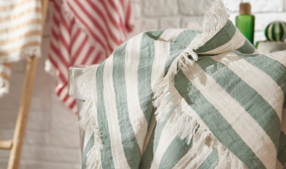 Lova Yatak, yazın canlılığını ve hafifliğini Breezy Peştemal ile sahillere,