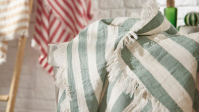 Lova Yatak, yazın canlılığını ve hafifliğini Breezy Peştemal ile sahillere,