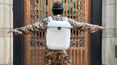 Bravest Studios, Apple’ın AirPods kılıflarından esinlenerek tasarlanan 44 litrelik sırt